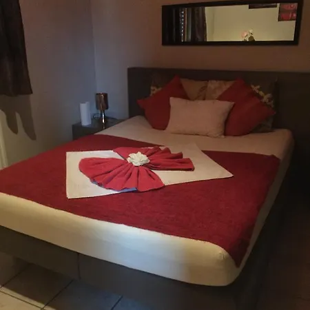 Bed & Breakfast Relax Garden *